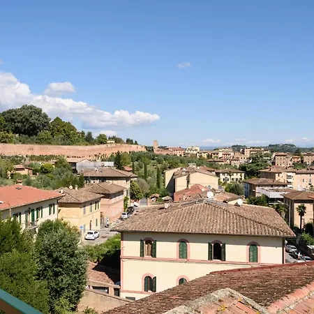 Privat bolig Altido Sunny Rooms In Siena With Terrace
